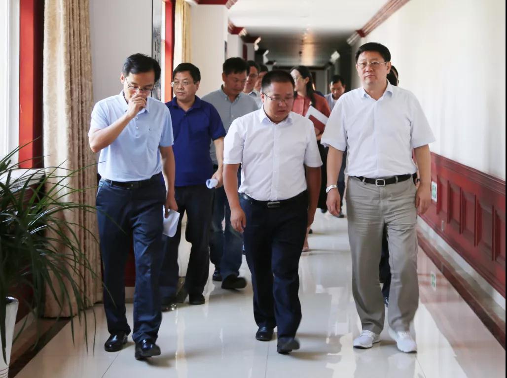 商務(wù)部紀(jì)檢監(jiān)察穩(wěn)外貿(mào)調(diào)研組蒞臨恒益集團(tuán)調(diào)研